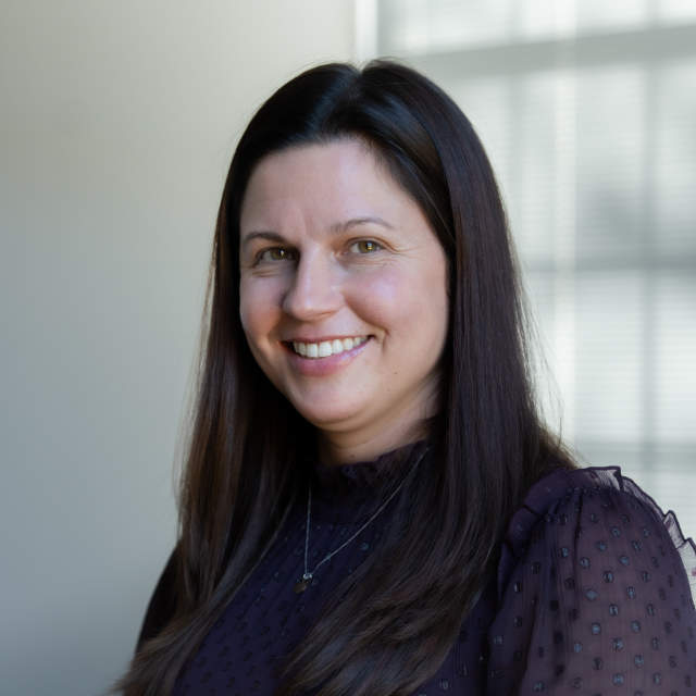 Denise Roias Bio Photo